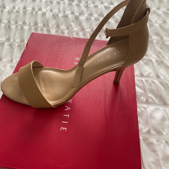 Kelly & Katie size 8.5 nude kitten heels - Picture 3 of 6